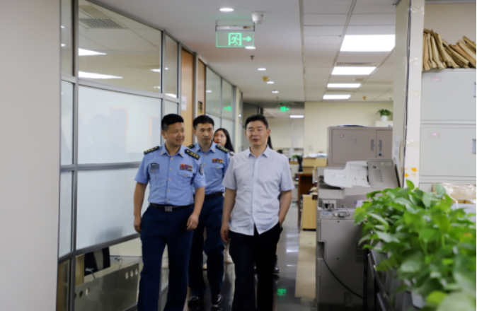 律所新聞|熱烈歡迎中部戰(zhàn)軍空軍93177部隊(duì)劉主任等人蒞臨京云律所指導(dǎo)工作